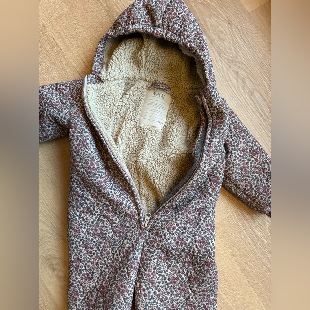 Wheat thermo suit 12 months like new, fits bigger - Picture 6 of 6